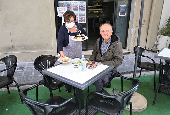 Il primo cliente di oggi in questa tavola calda