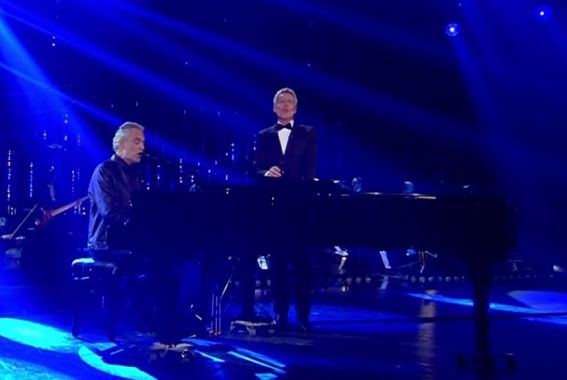 Sanremo, Bocelli sul palco con il figlio Amos - la Repubblica