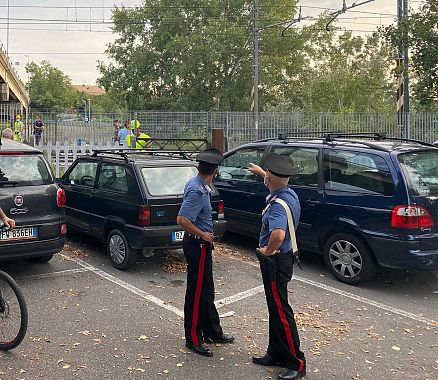 Carabinieri sul luogo dell'incidente