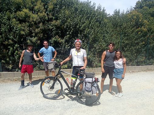 Con i giovani per il primo pranzo insieme, a San Gimignano