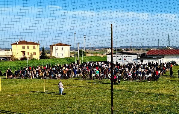 I fedeli nel pomeriggio di oggi a Calcinaia 2