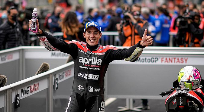 Aleix Espargaro esulta per il terzo posto a Silverstone