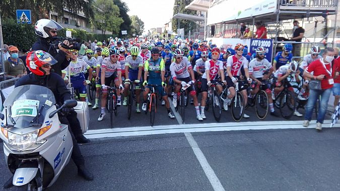 Partenza ufficiosa in viale De Gasperi, dove sarà l'arrivo