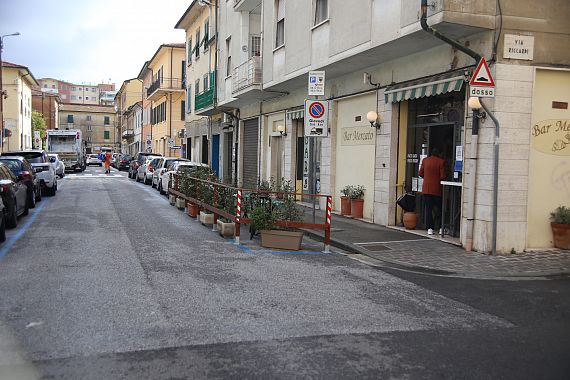 Due stalli per il Bar Mercato